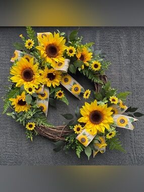 HAND CRAFTED UNIQUE 18” Sunflower Door Wreath
